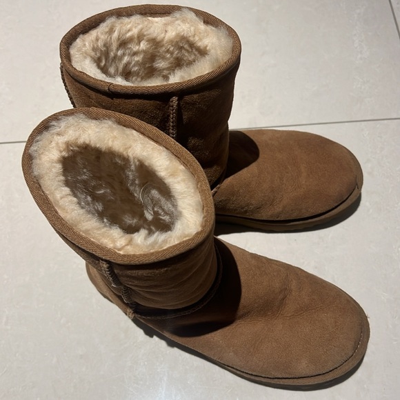UGG BOOTS SIZE 7 - Picture 2 of 2
